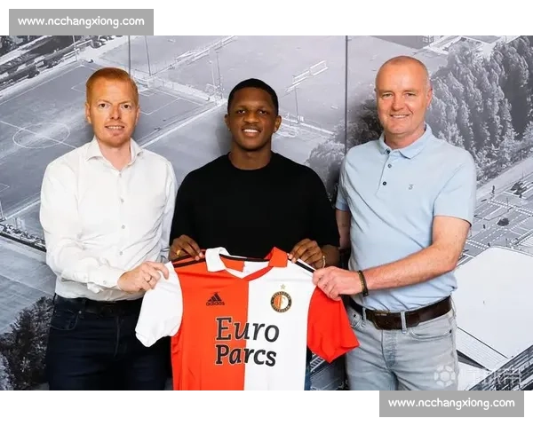 费耶诺德锁定青训瑰宝！林格宁续约至 2027 年，剑指荷甲未来中轴线