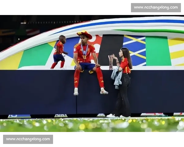 父爱如山！亚马尔父亲 39 岁生日晒合影：10 号传承，儿子未来可期